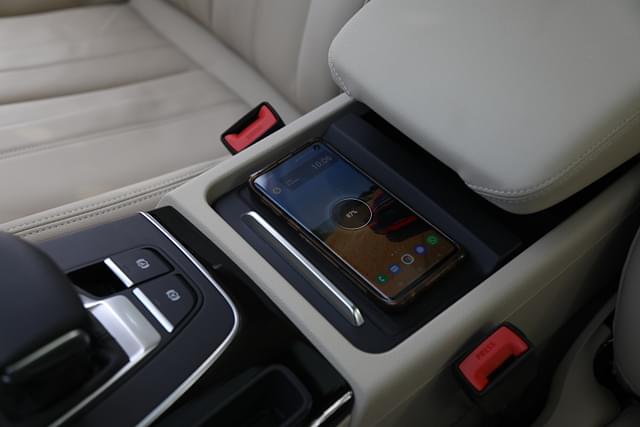 Charging Ports Image - 6698