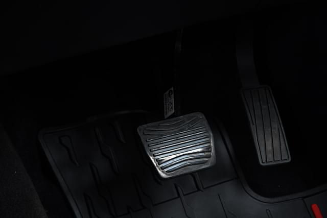 Foot Controls Image - 4678
