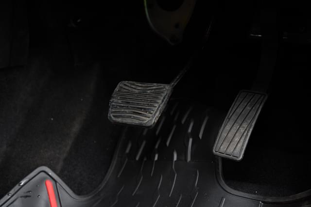 Foot Controls Image - 4689