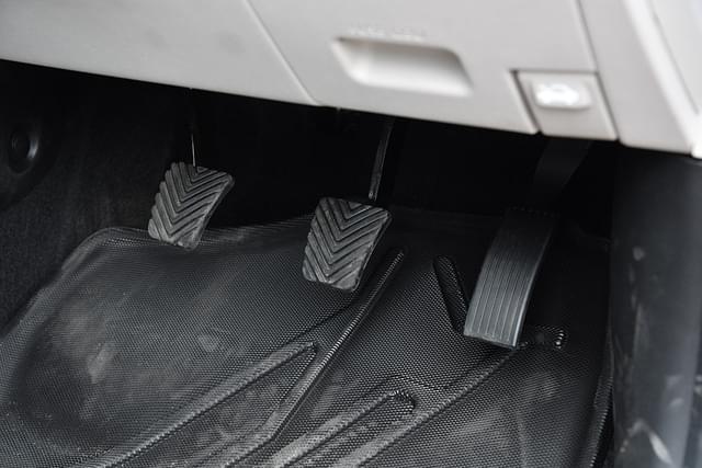 Foot Controls Image - 3475